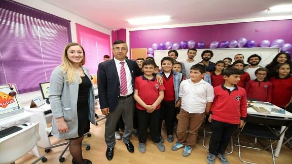 Üniversite öğrencilerinden Ahmet Çokyaşar Ortaokulu´na anlamlı yardım