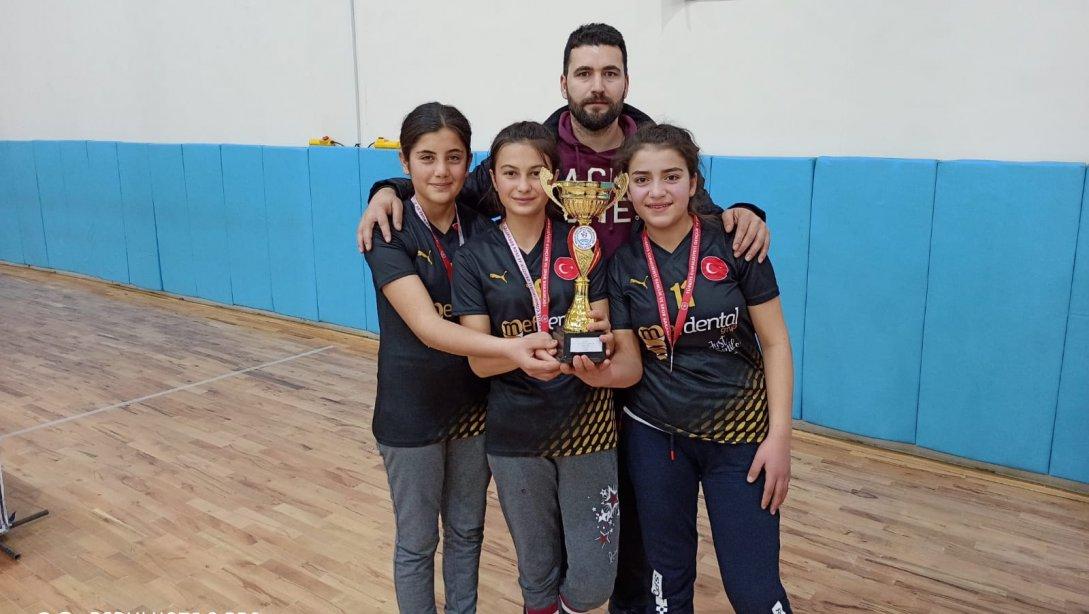 İlçemiz Yeniköy Ortaokulu Masa Tenisi Turnuvasında İl İkincisi Olmuştur.