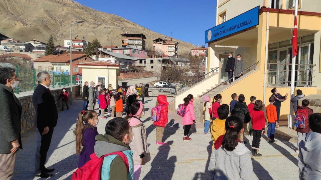 İlçe Milli Eğitim Müdürü Fevzi İNCE, Yüz Yüze Eğitime Başlayan Mehmet Akif İlkokulunu Ziyaret Etti.