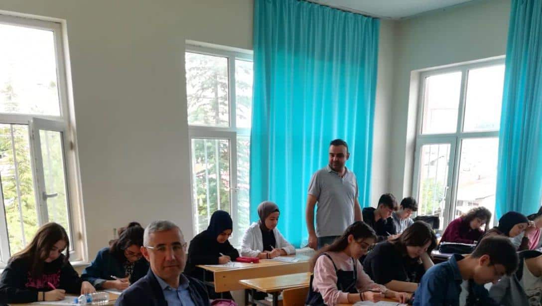 Sayın İlçe Milli Eğitim Müdürümüz Fevzi İNCE, Mehmet Emin Ilıcak Fen Lisesine DYK kursları için ziyarette bulundu.