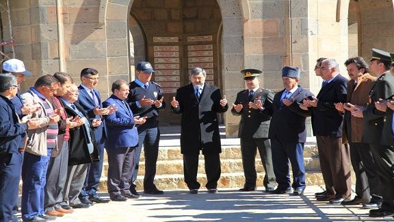 18 Mart Şehitleri Anma Günü ve Çanakkale Deniz Zaferi`nin 101`inci yıl dönümü nedeniyle Darende´de tören düzenlendi